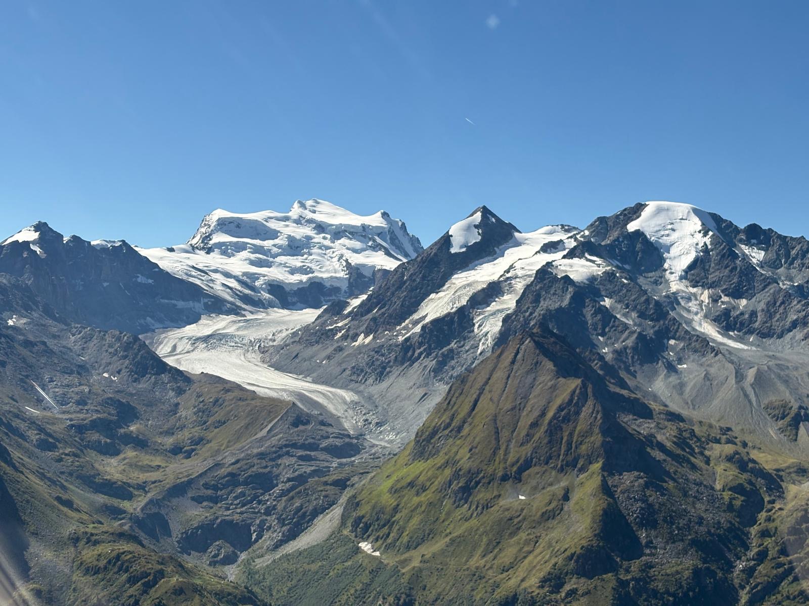 Vue aérienne du glacier du Grand Combin, Alpes suisses