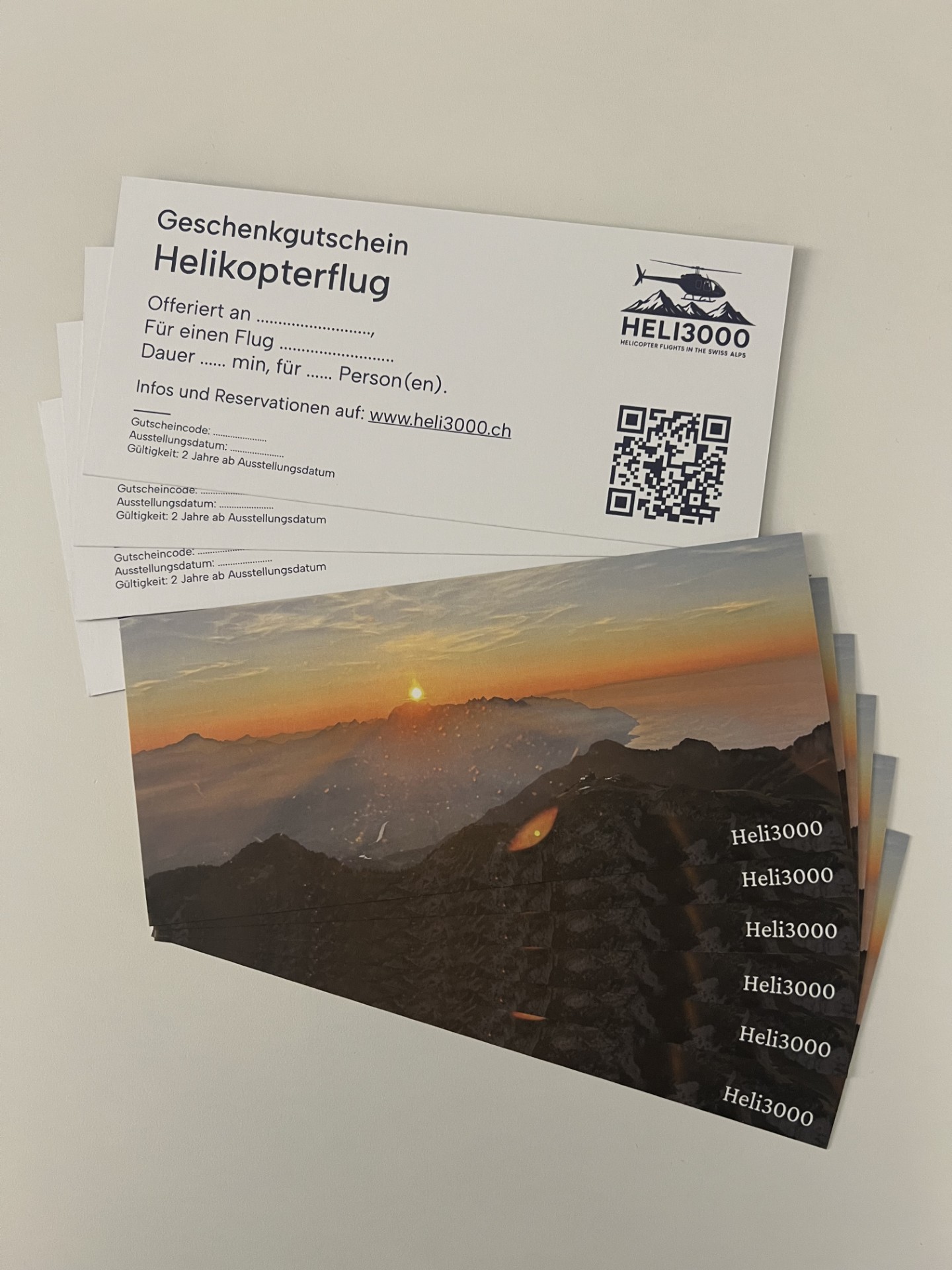 Geschenkidee für Rundflug im Helikopter über die Schweizer Alpen von Heli3000