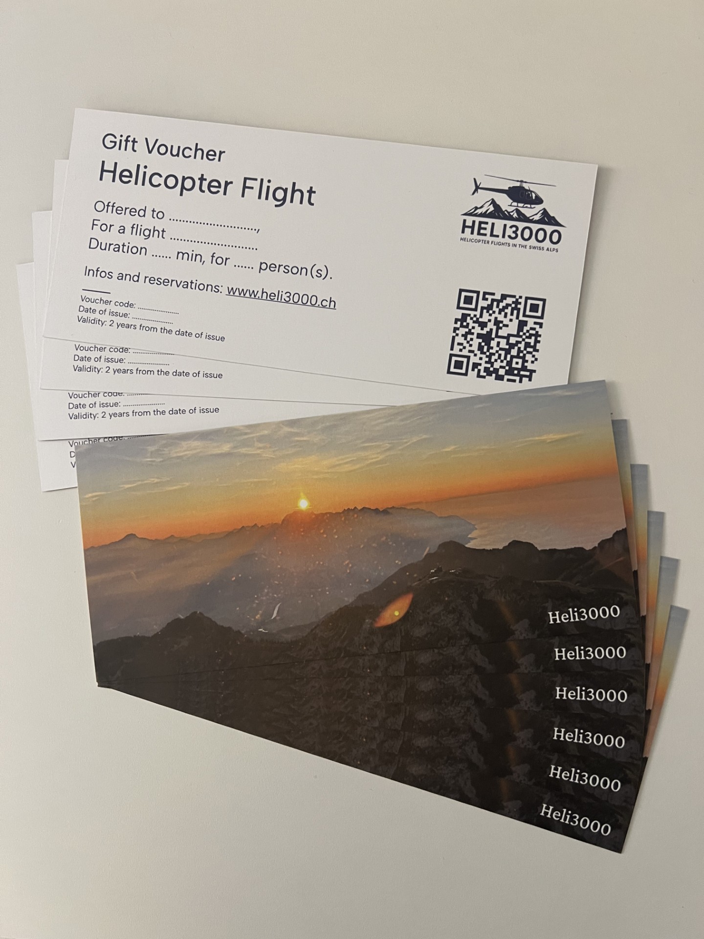 Gift idea for scenic helicopter flight over the Swiss Alps by Heli3000