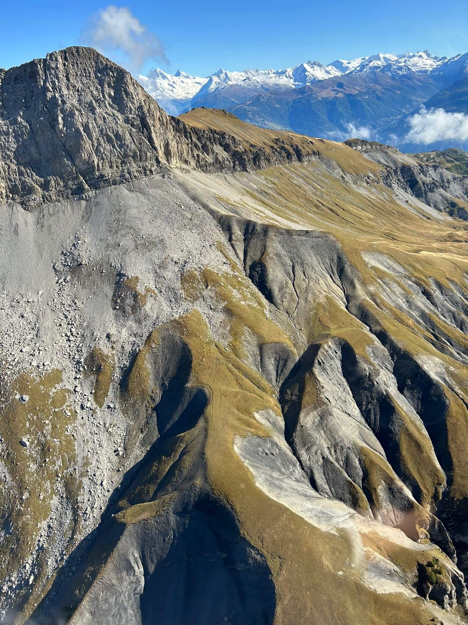 Tour en hélicoptère au-dessus du Col du Sanetsch next to Gstaad in the bernese alps – Alpes suisses – Heli3000