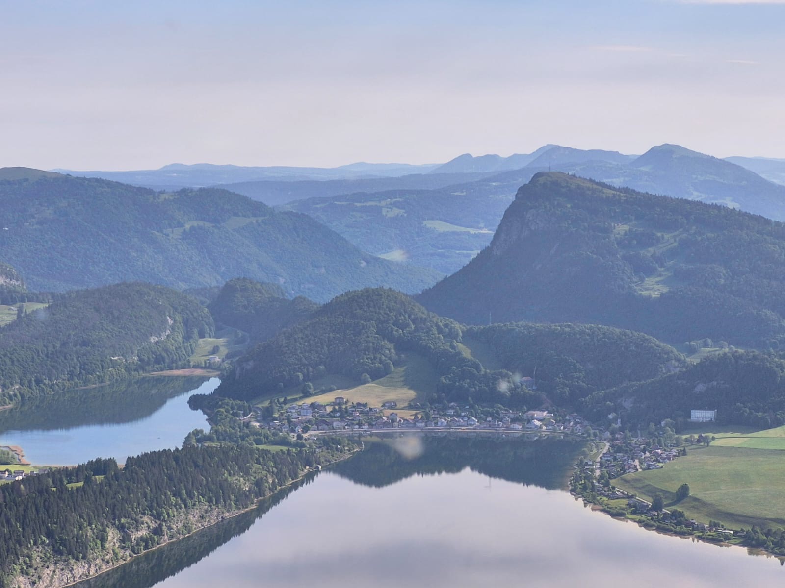 Survol en hélicoptère de la Dent de Vaulion et Vallée de Joux dans le canton de Vaud – Heli3000