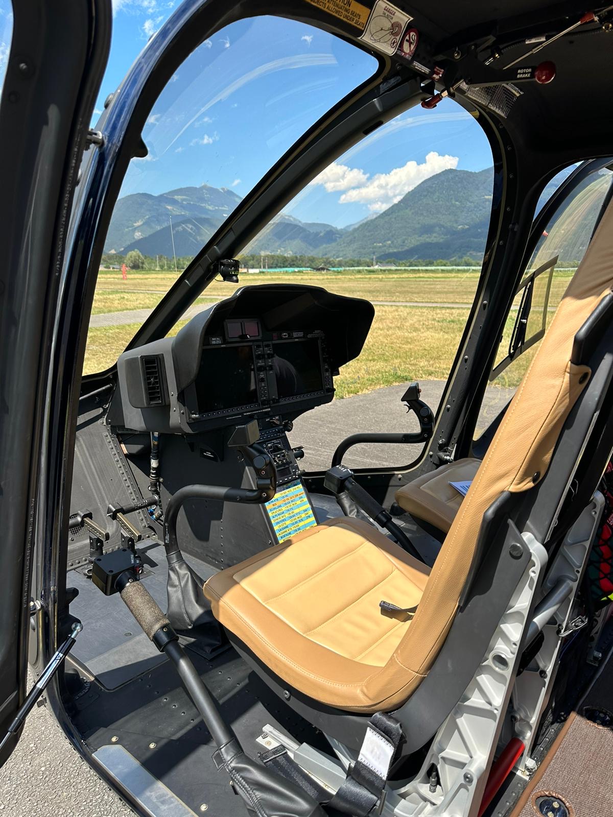 Bell 505 Jet Ranger X - Cockpit