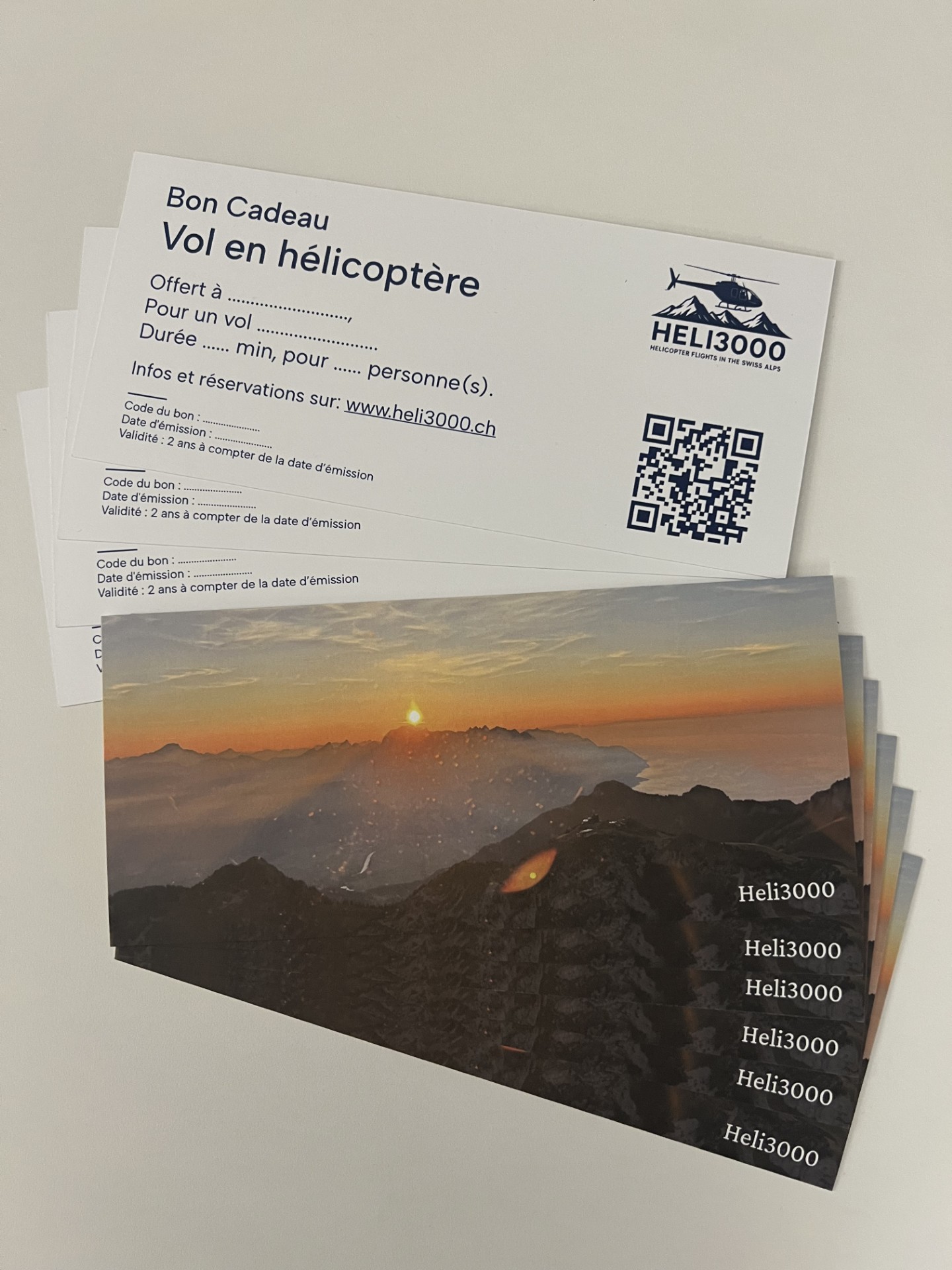 Idée cadeau pour vol panoramique en hélicoptère dans les Alpes suisses – Heli3000